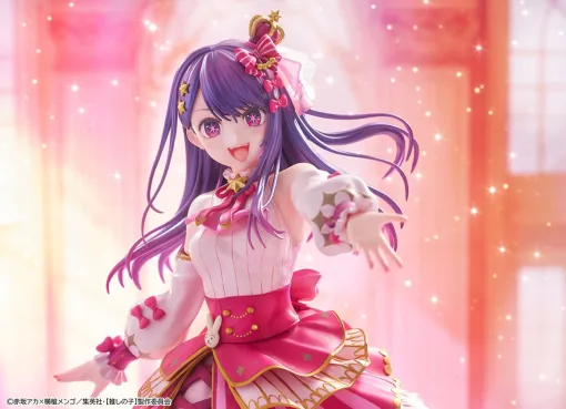 “【推しの子】展”で描き下ろされたアイがフィギュア化。キュートな衣装に身を包みこちらに笑顔を向ける姿はまさに伝説のアイドル！