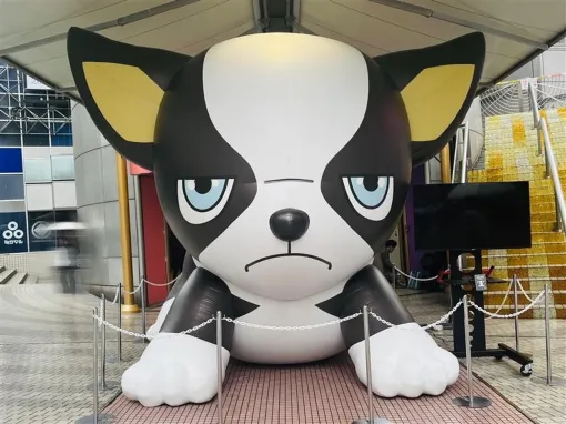 SHIBUYA109に『ジョジョ』3部のイギーの“デカかわッバルーン”が登場。全長3.3m【ジョジョの奇妙な冒険】