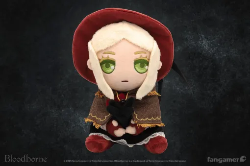 『ブラッドボーン』ちょこんと座った人形ぬいぐるみがかわいい。星の娘Tシャツや、教区長エミーリアのピンバッジなど新作グッズが発売