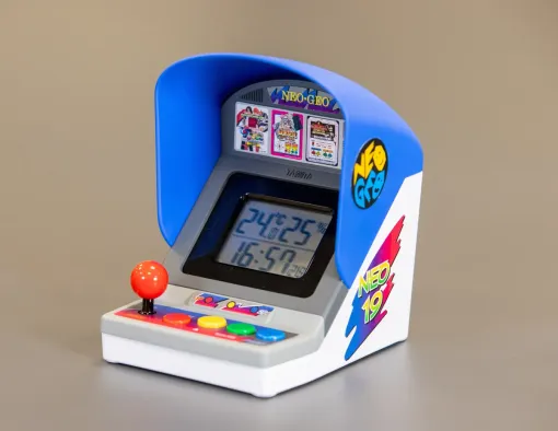 SNK×タニタのコラボで実現、NEOGEOアーケード筐体デザイン温湿度計のクラウドファンディングが実施中【PR】