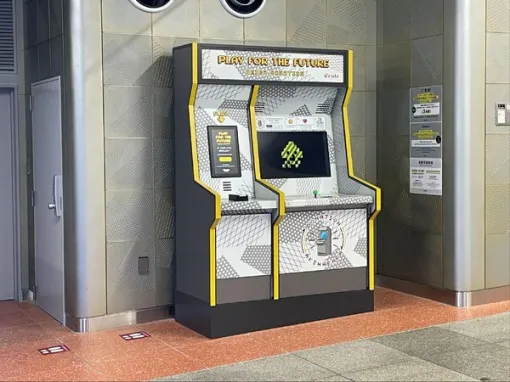 JR秋葉原駅でレトロゲーが遊べる！？突如現れた謎のアーケード筐体の正体は…担当者に直撃取材！