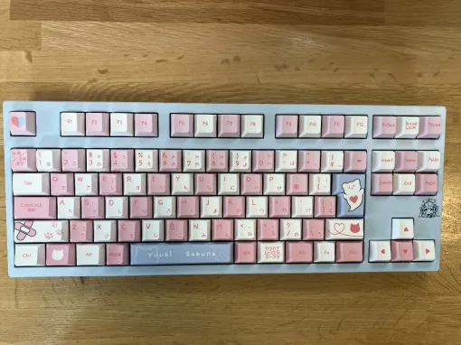 【レビュー】結城さくなコラボゲーミングキーボードはただのファンアイテムじゃない！ 打鍵感や反応速度にもこだわりがある本格仕様で初心者にもおすすめ