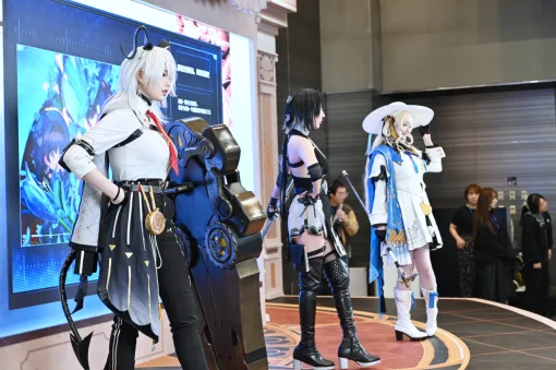 「鳴潮」の1周年を記念して開催されているリアルイベントをレポート。ノベルティがもらえるインタラクション企画や，展示物，公式コスプレイヤーの撮影などが楽しめる