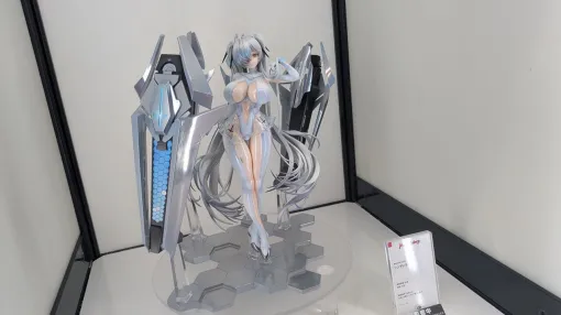 『ニケ』新作フィギュアまとめ。圧倒的強者のオーラが漂うシンデレラがカッコいい。ボリューム、ラビ、ドロシーらの肉体美が光る【スマイルフェス2025写真レポート3：勝利の女神：NIKKE】