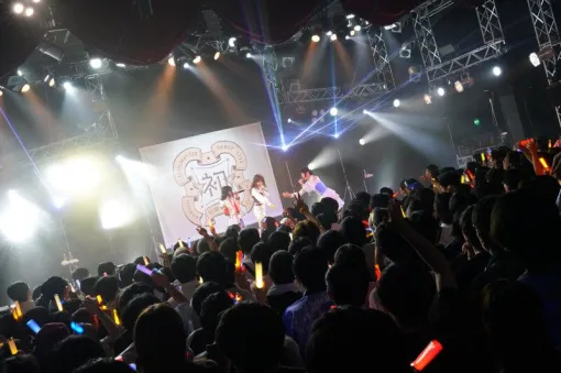 『学マス』デビューライブツアー“初陣追加公演”（新宿）リポート。佑芽の新曲『金の斧、銀の斧、エメラルドの斧』が初披露。Begraziaが初ツアーのフィナーレと2年目の“初陣”を飾る