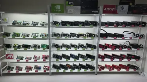 NVIDIA&AMD製グラボが勢揃い!PCゲーマー垂涎の壮観コレクションが話題 NVIDIA&AMD製グラボが勢揃い!PCゲーマー垂涎の壮観コレクションが話題