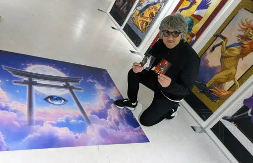 オオカミVS金子一馬!? 『神魔狩りのツクヨミ』初のポップアップストアで美麗グッズや張子犬&メジェド様を愛でてきた オオカミVS金子一馬!? 『神魔狩りのツクヨミ』初のポップアップストアで美麗グッズや張子犬&メジェド様を愛でてきた