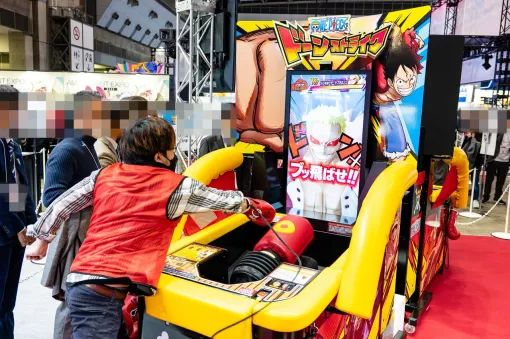 パンチングマシーン『ONE PIECE ドーンストライク』を体験。爽快感あふれる演出でカイドウやドフラミンゴたちをブッ飛ばせる!!【アミューズメントエキスポ 2025】 パンチングマシーン『ONE PIECE ドーンストライク』を体験。爽快感あふれる演出でカイドウやドフラミンゴたちをブッ飛ばせる!!【アミューズメントエキスポ 2025】