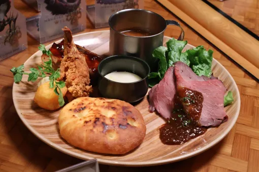 『モンハンワイルズ』×USJコラボレポート。ARスタンプラリーで園内を歩き回ったり、コラボフードを食べたり。濃厚なクナファチーズを肉にかけて食べる夢が叶った 『モンハンワイルズ』×USJコラボレポート。ARスタンプラリーで園内を歩き回ったり、コラボフードを食べたり。濃厚なクナファチーズを肉にかけて食べる夢が叶った