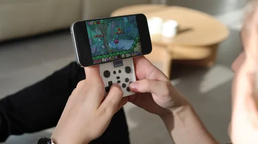 実機ボタンの操作感を完全再現するための小型パッド「abxylute M4」でスマホを携帯ゲーム機に早変わり