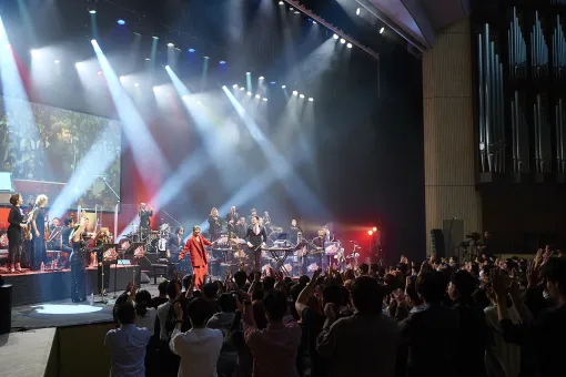 「ペルソナ5 スペシャル・ビッグバンド・コンサート」の東京公演レポート。日米の精鋭ミュージシャンが，おなじみの楽曲をジャズアレンジで披露