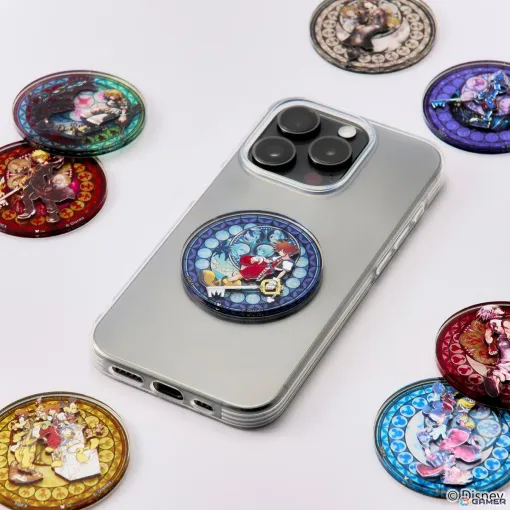 「キングダム ハーツ」シリーズよりロゴデザインのアルミマグネットやステンドグラスイラストのアクリルステッカーコレクションが登場! 「キングダム ハーツ」シリーズよりロゴデザインのアルミマグネットやステンドグラスイラストのアクリルステッカーコレクションが登場!