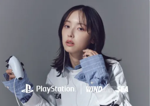 PS5を購入した加藤小夏さん、PlayStationとのコラボアパレルで「SEAギャル」に。メガネっ娘姿も