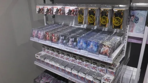 『勝利の女神：NIKKE』展覧会の物販ブースは、取材中でも物欲が疼く……【フォトレポ】