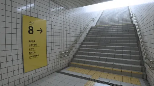 映画「8番出口」の“おじさん”役がゲーム画面を見て、思わず…！？「歩く男」河内大和さん出演PS PlusのCM公開