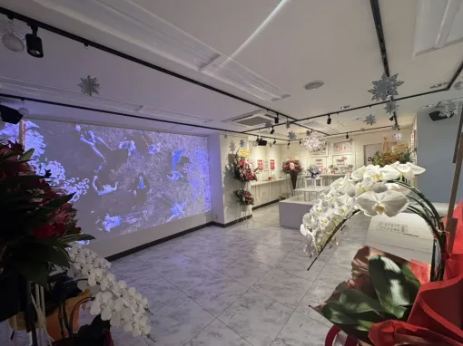 グッズショップ“アンチョビストア池袋店”が1月オープン。駅から徒歩1分、170インチ大型モニター設置。POPUPイベントの定期開催も