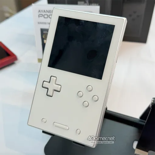 ゲームボーイ風のおしゃれな縦型Androidゲーム機「AYANEO Pocket VERT」の国内予約がスタート