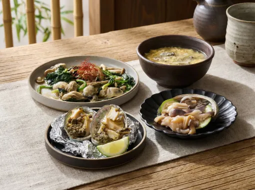 漫画「ダンジョン飯」の“動く鎧フルコース”を現実世界で作る。俺のコラボカフェ：Menu 084