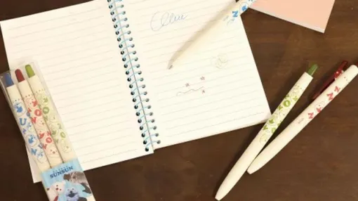 【パペットスンスン×Juice】スンスンやノンノンたちのイラスト入りボールペン3色セットが登場。持ち運びに便利な透明ケース付き♪